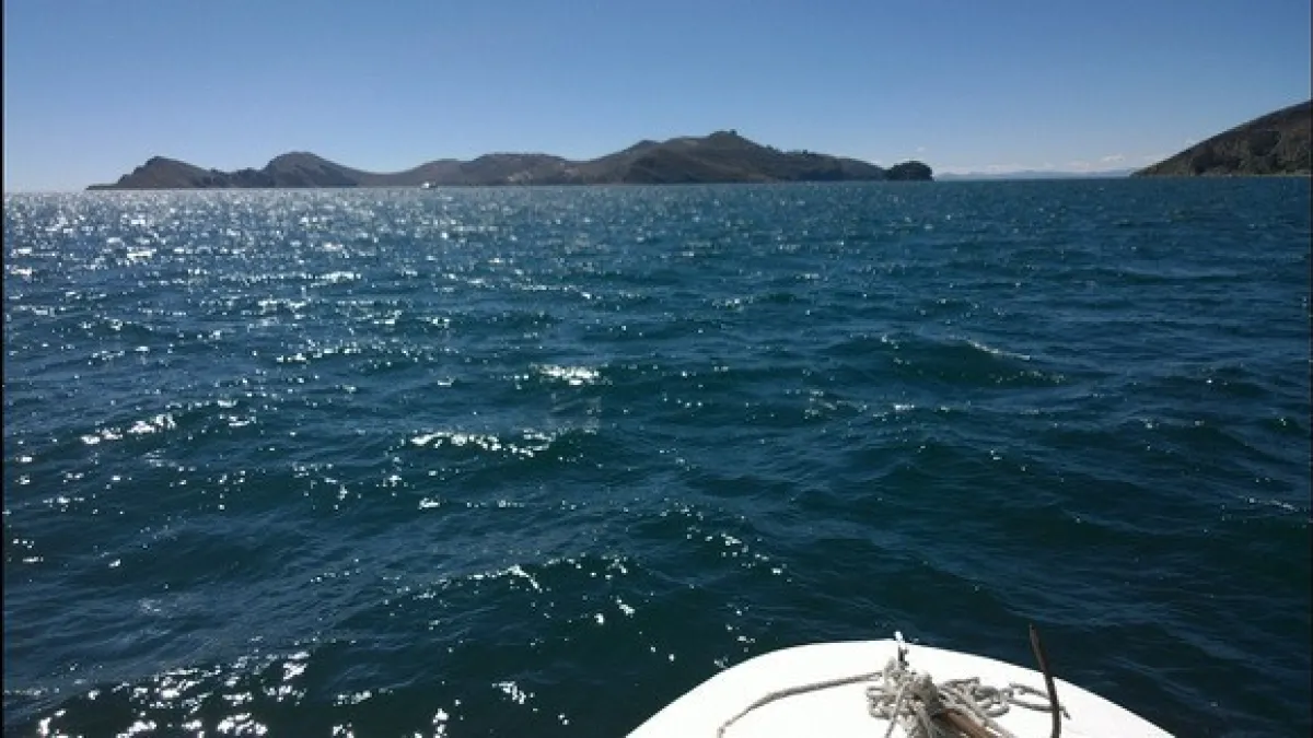 Innovación solar impulsa la primera circunnavegación científica integral del lago Titicaca para evaluar la calidad del agua