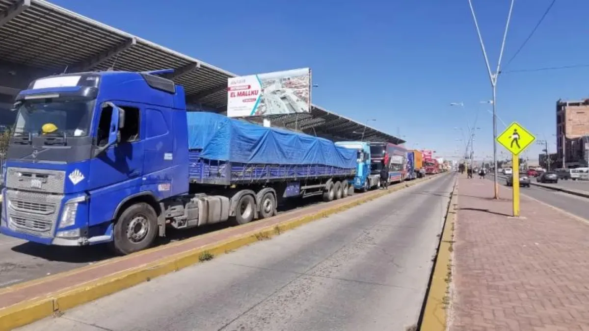 "Paralización total del transporte pesado por falta de combustible, crisis sin salida"
