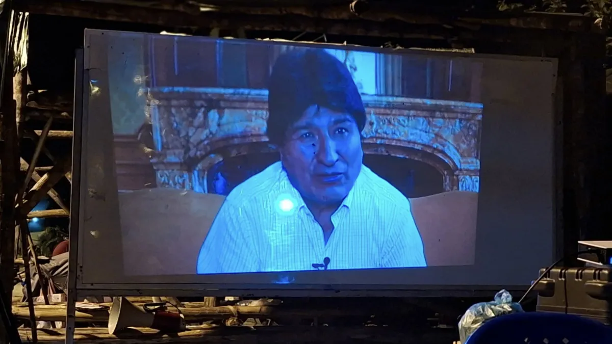 A un año del atentado a Evo Morales: Federación Única Centrales Unidas, mantienen vigilia y acullican coca con dignidad
