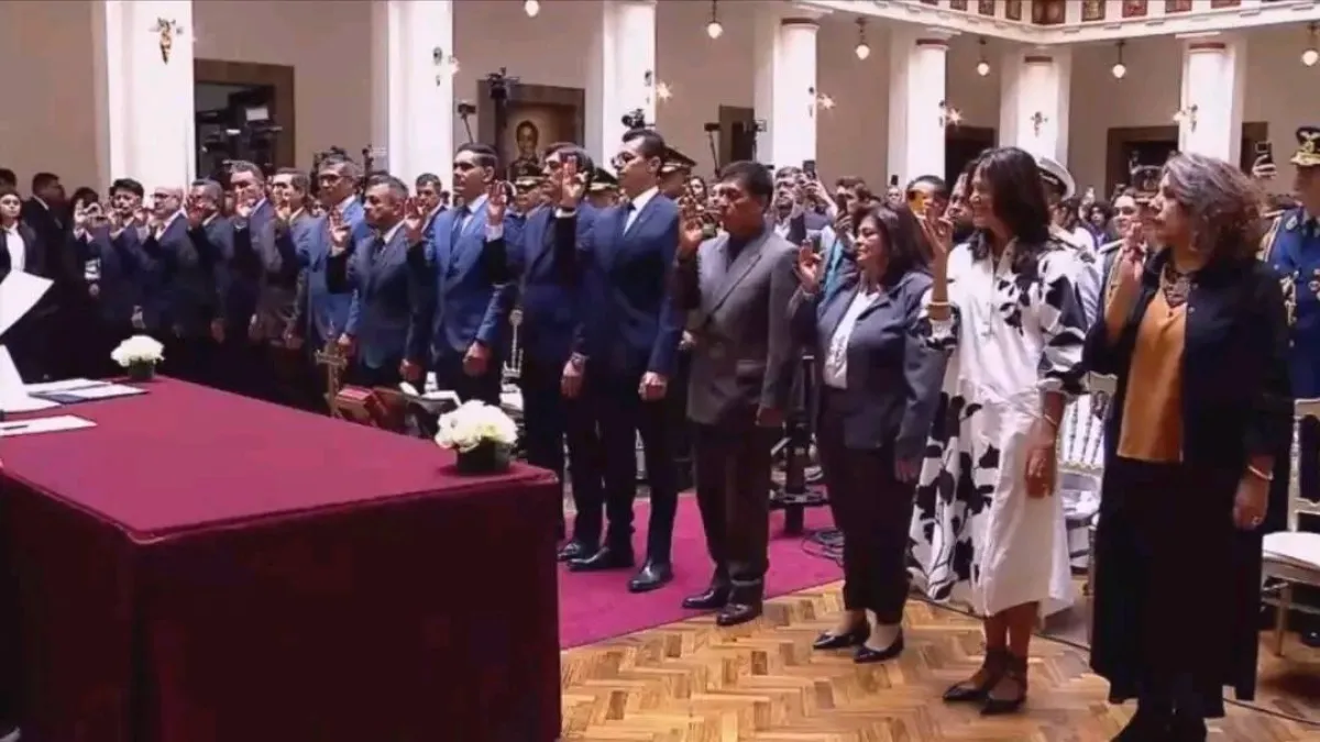 Rodrigo Paz posesiona a su primer gabinete ministerial en el Palacio Quemado