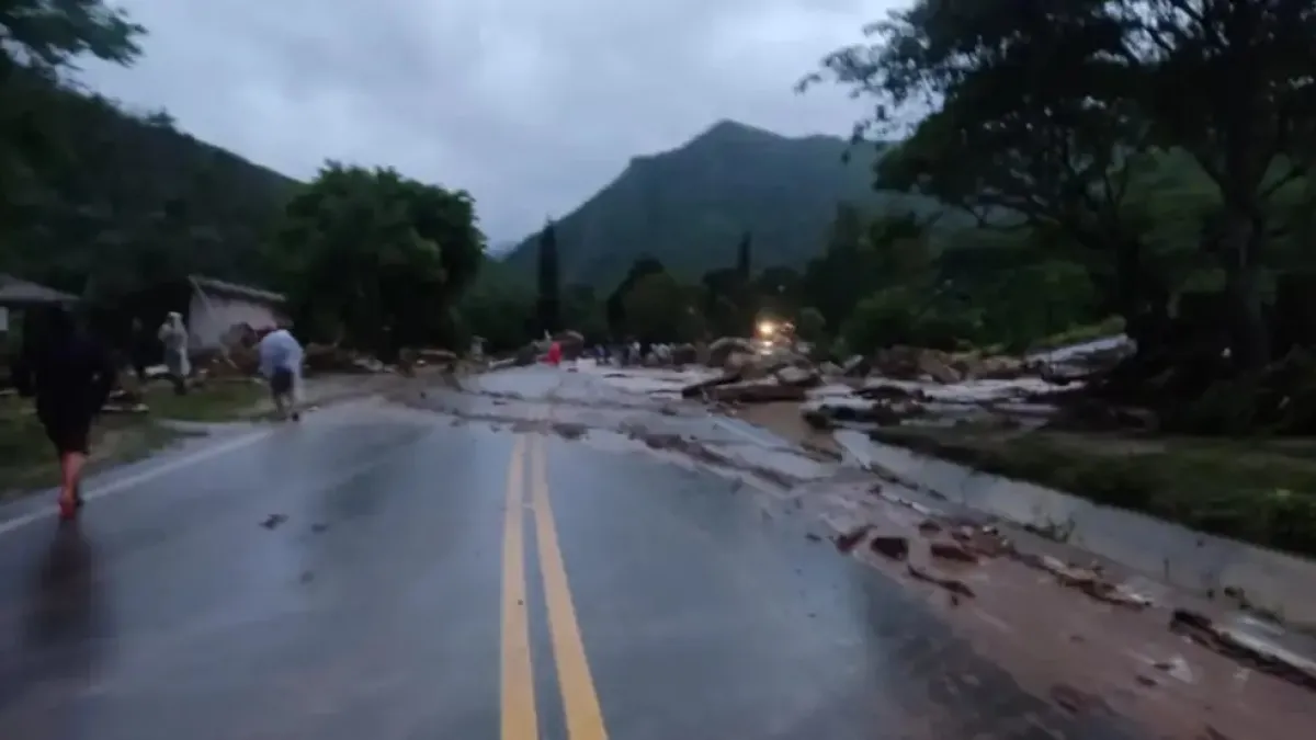 Santa Cruz - Samaipata - Inundaciones en las Comunidades Achiras y Cuevas es en la Carretera antigua a Cochabamba