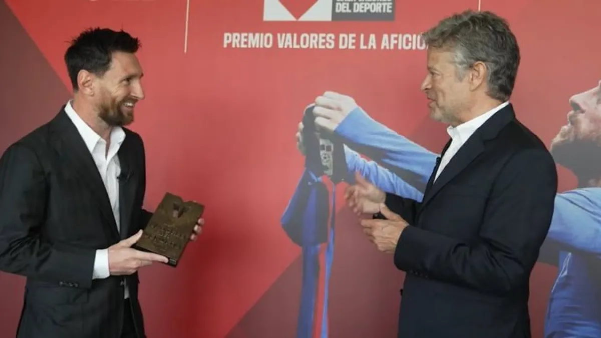 Messi ganó el premio al jugador más querido en la historia del Barcelona, otorgado por el diario Sport, tras una votación popular