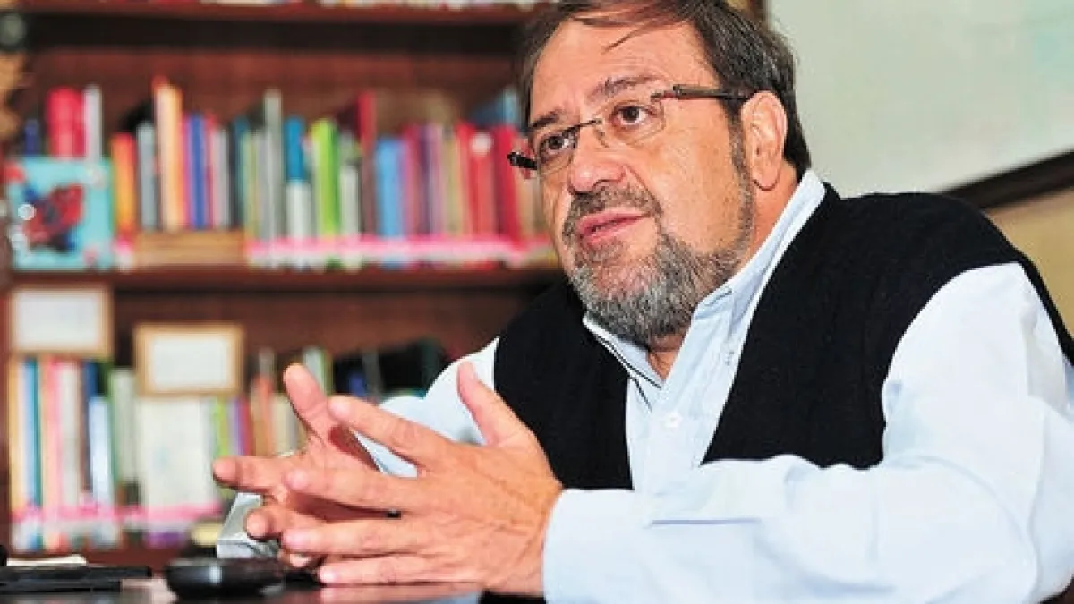 Roberto Aguilar : Medidas económicas de Paz Pereira son neoliberales y  benefician a los empresarios afectando al pueblo y al Estado