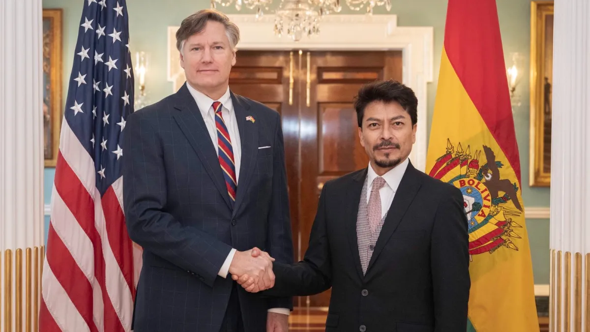 Cancillería de turismo: Aramayo viaja a EE.UU. mientras en Bolivia falta combustible y sube la carne