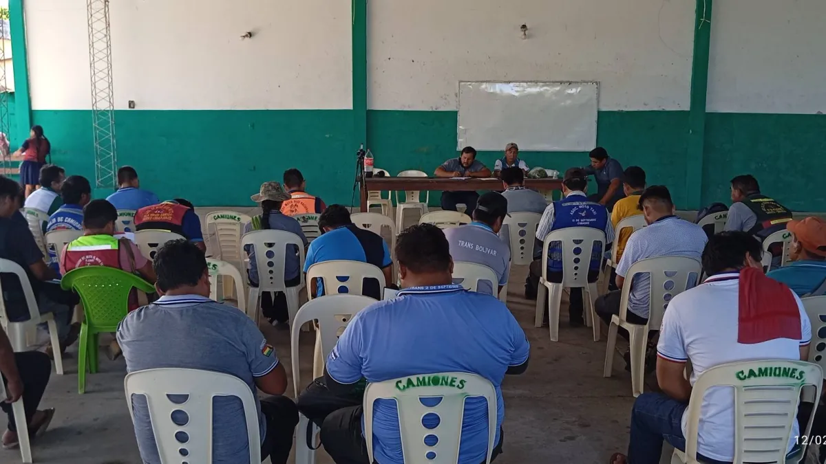 Transportistas del Trópico se declaran en estado de emergencia por presunta venta de gasolina de mala calidad