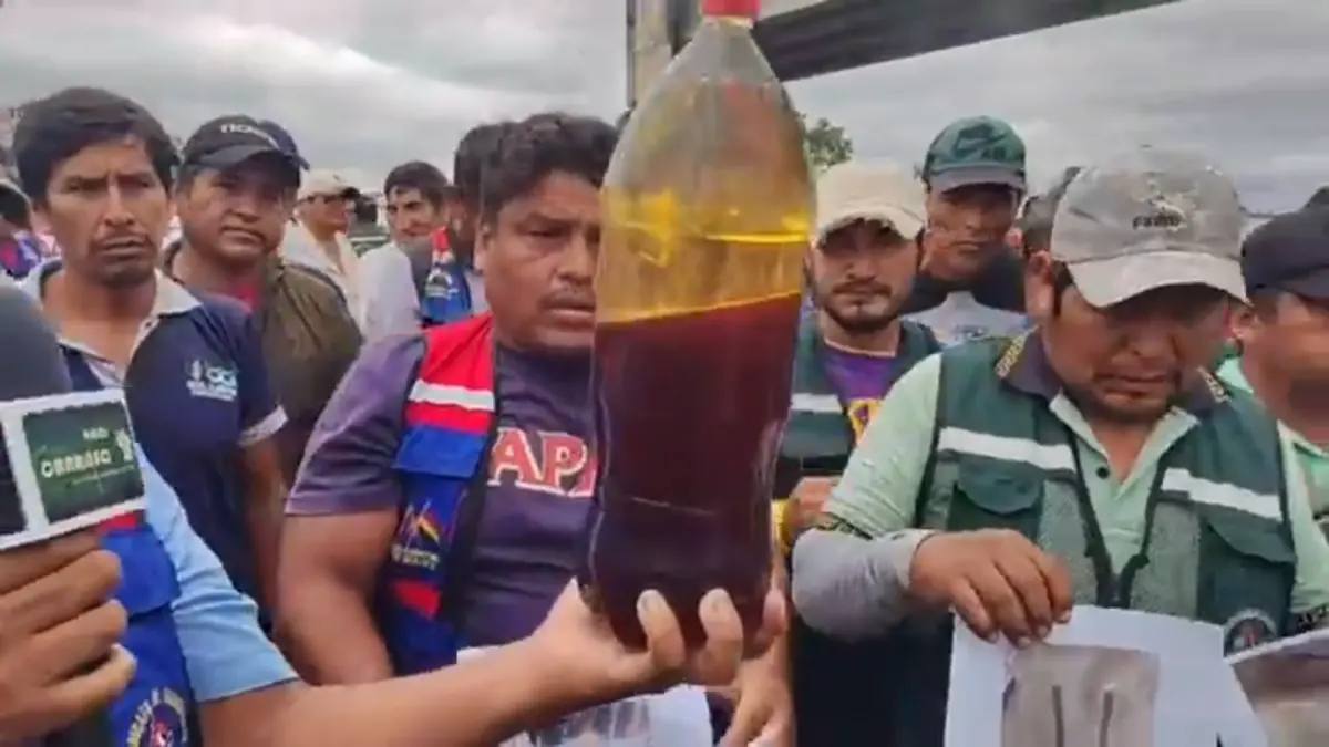 Mototaxistas muestran contaminación en gasolina y exigen fin al calvario motorizado