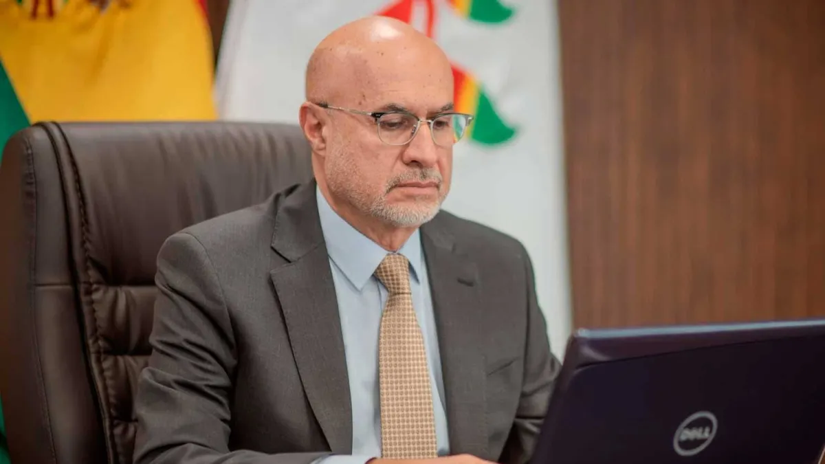 Gobierno busca CONTRATAR empresa para controlar redes sociales y menciones negativas contra gobierno por Bs. 696.000