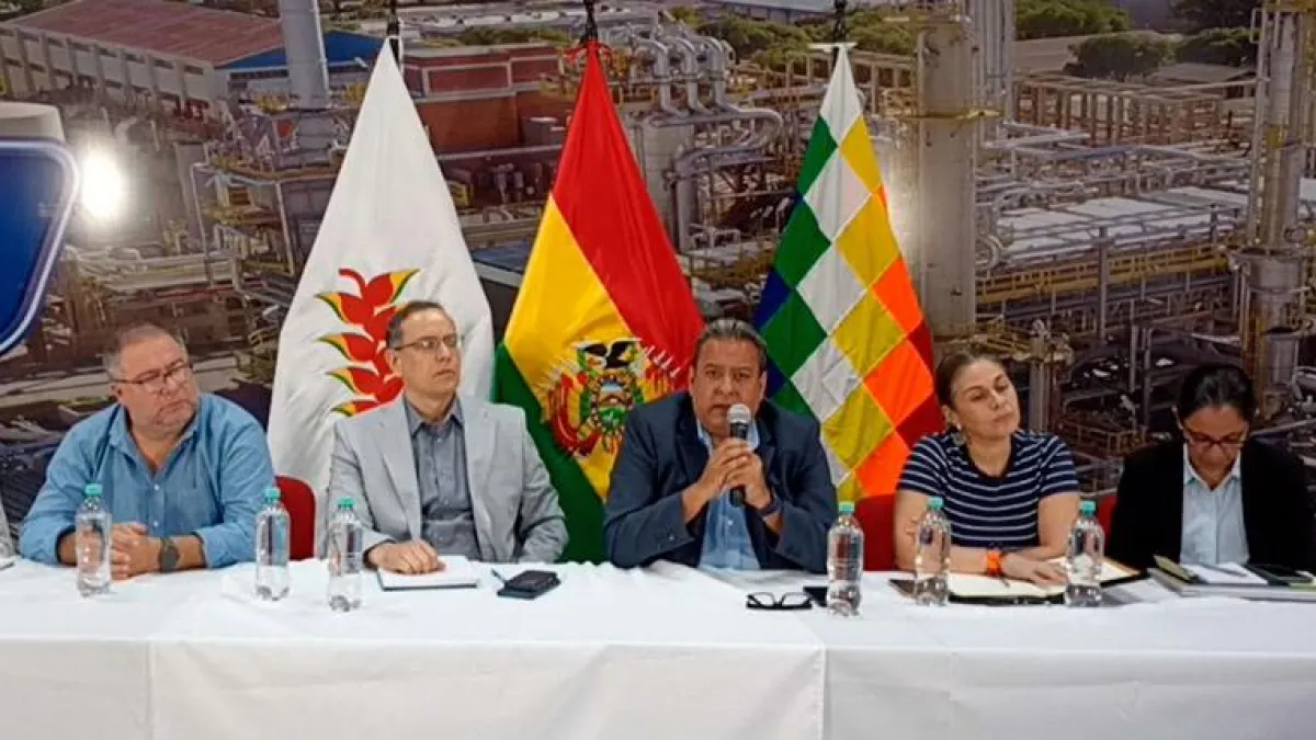 YPFB: "El color de la gasolina no tiene ninguna relación con la calidad"