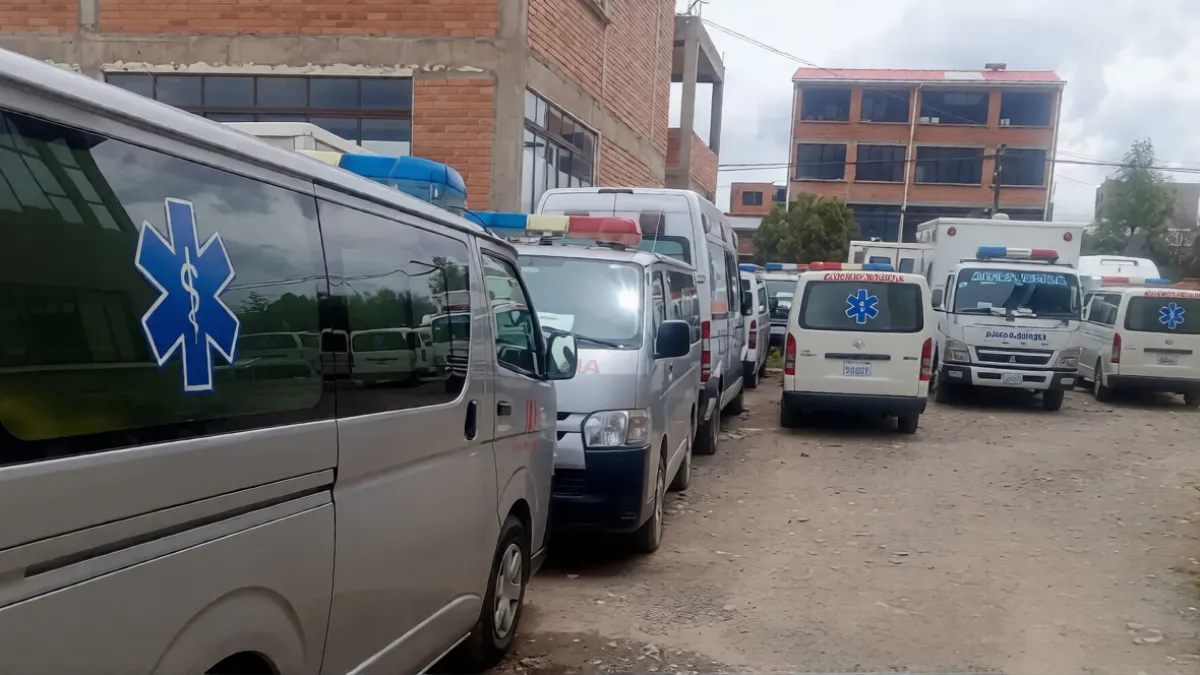 Ocho ambulancias nuevas quedan fuera de servicio en El Alto por presunta mala calidad de combustible