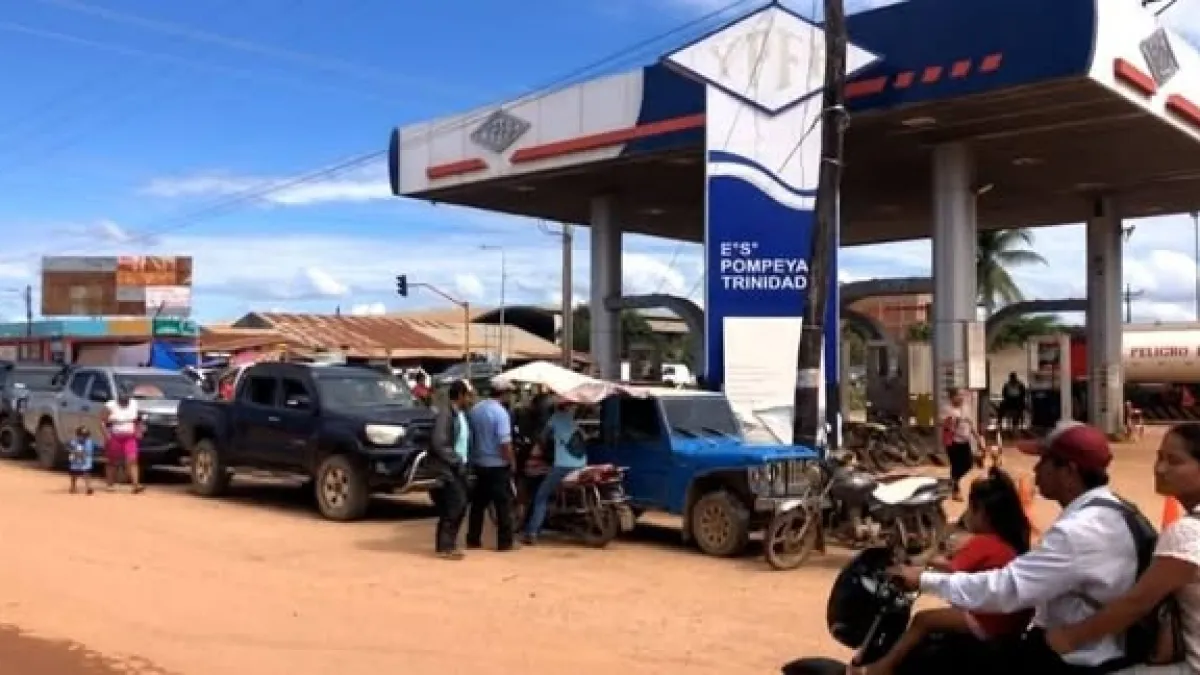 Ciudadanos de Riberalta denuncian rechazo de billetes serie B en surtidores