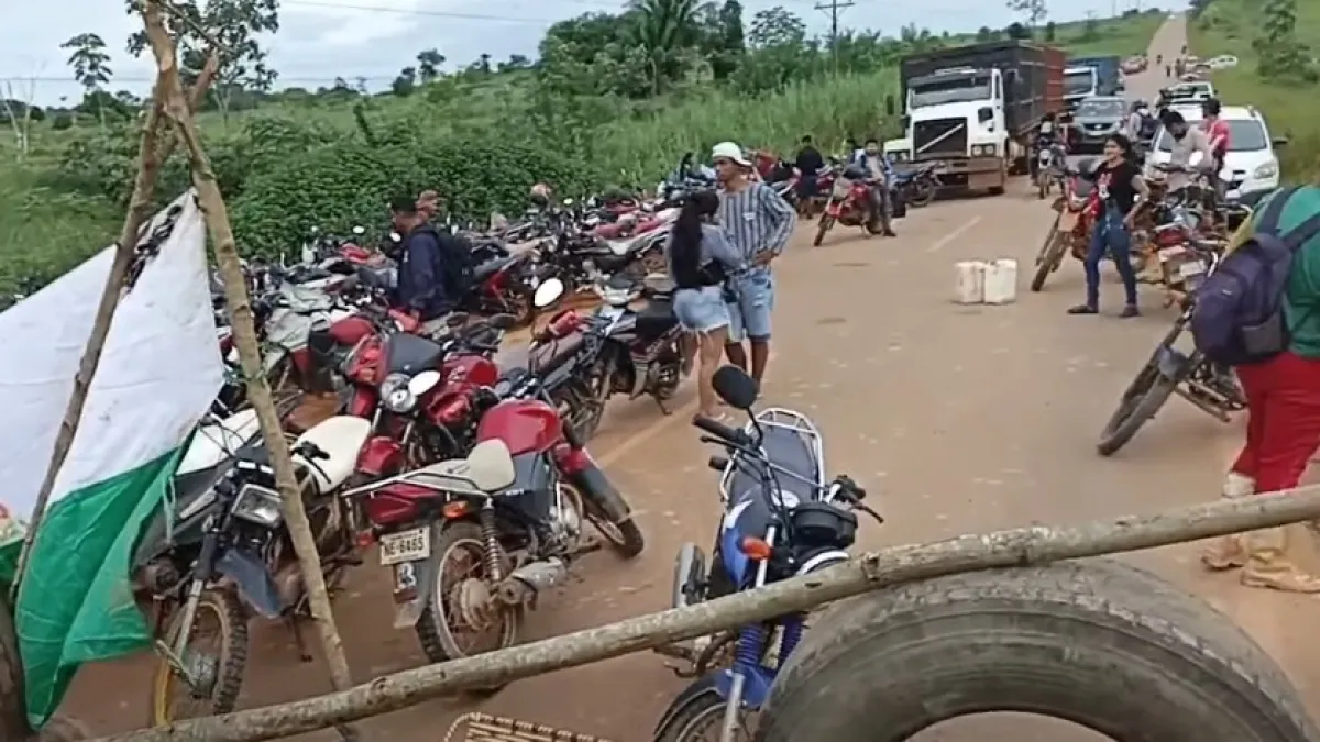 Pando: Camineros y COB bloquean carretera Cobija- Porvenir