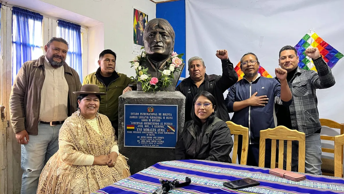 Evo Morales seguirá “en la memoria del pueblo”, afirma Ramírez tras entrega del busto