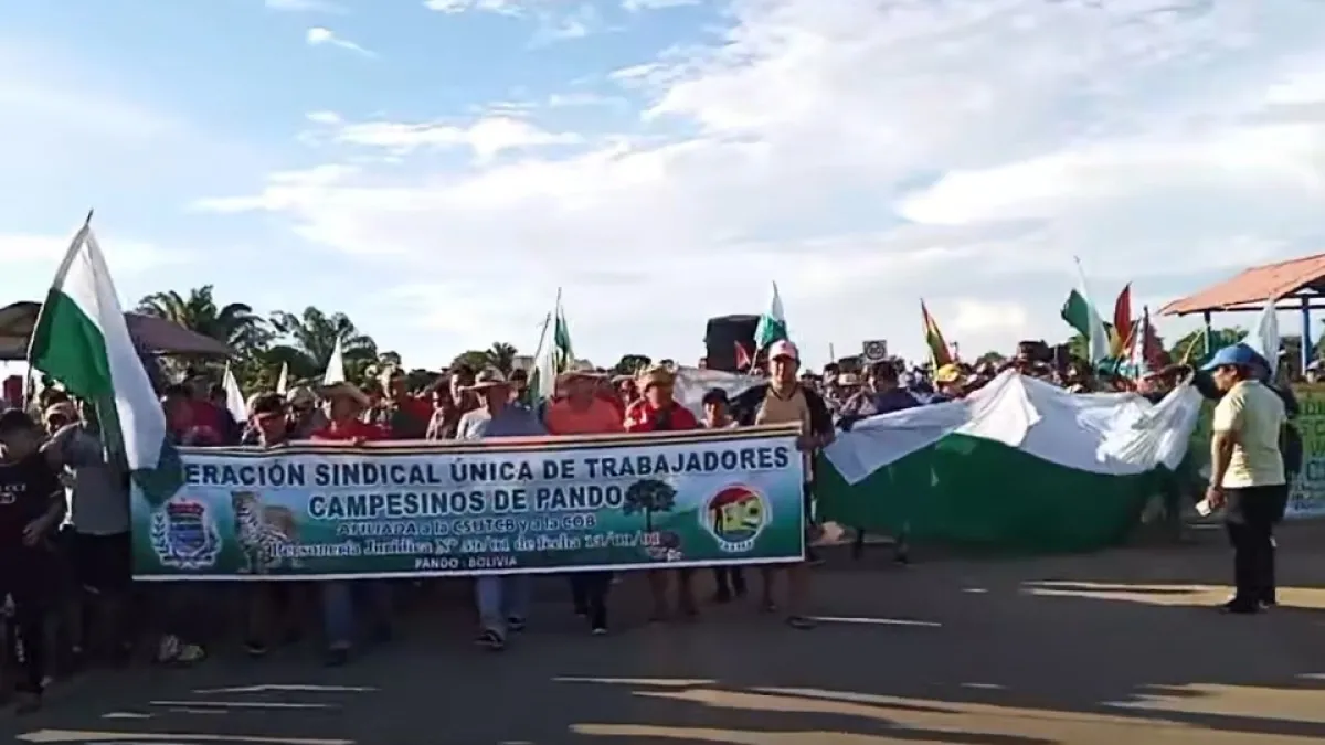 Marcha campesina de Pando y Beni avanza hacia La Paz en rechazo a la Ley 157 publicada como Ley 1720 en la Gaceta Jurídica Oficial del Estado